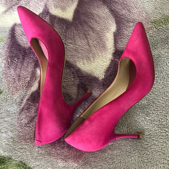 Marc Fisher LTD Pointed Toe Suede Pump - Picture 9 of 10